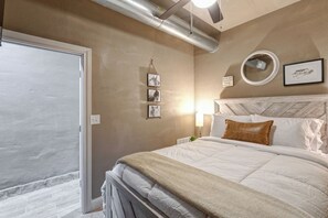 2 bedrooms, iron/ironing board, free WiFi, bed sheets - Belle Plain Inn Rustic Refuge (Baird)