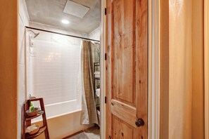 Hair dryer, towels, soap, shampoo - Belle Plain Inn Rustic Refuge (Baird)