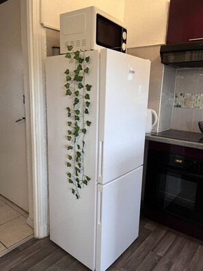 Fridge, oven