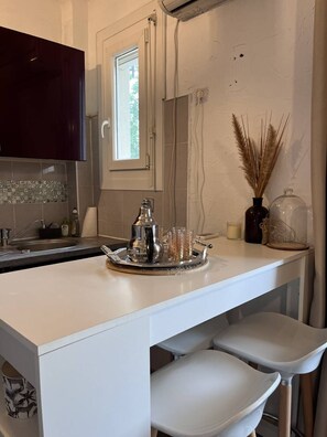 Fridge, oven - Bel Appartement T3 Pour 4/6 Personnes Proche Centre Climatisation (CANET PLAGE)