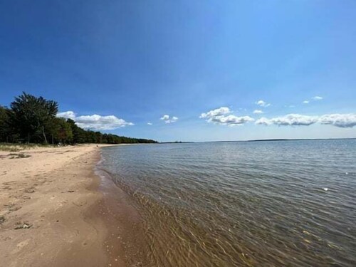 Stony Point Cabin #4 :Celebrate Spring on Big Bay de Noc ,Cozy Cabin, Sandy Beach, and Scenic Views