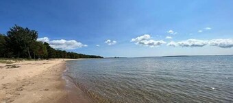 Stony Point Cabin #4 :Celebrate Spring on Big Bay de Noc ,Cozy Cabin, Sandy Beach, and Scenic Views