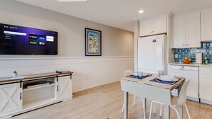 Private kitchen - Beach Retreat: Easy Walkable Living w/ Bikes & Coffee (Lewes)