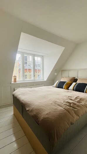 2 bedrooms, iron/ironing board, travel cot, free WiFi - City Apartment in Copenhagen with 2 bedrooms sleeps 4 (Copenhagen)