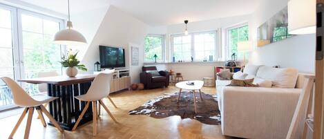 Smart TV, DVD player, stereo