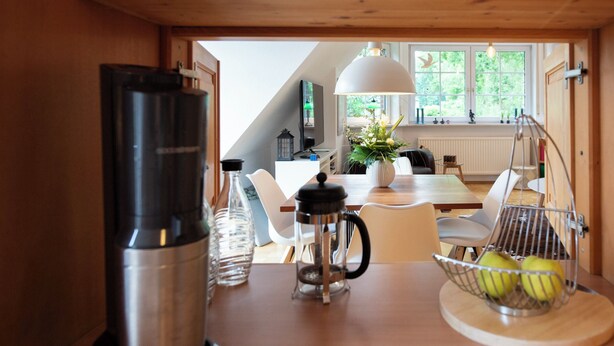 A cozy kitchen with a coffee maker, a fruit basket, and a view of the dining area. - Cozy heath idyll in the countryside (Schneverdingen)