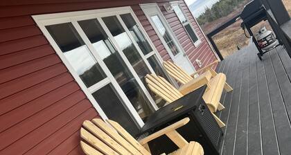 Cozy 2 bedroom bungalow overlooking scenic Twillingate harbour