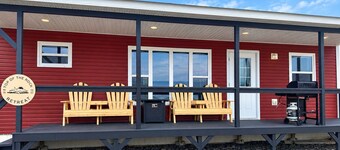 Cozy 2 bedroom bungalow overlooking scenic Twillingate harbour