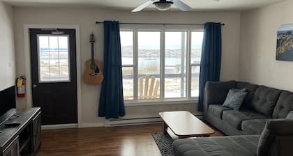 Cozy 2 bedroom bungalow overlooking scenic Twillingate harbour