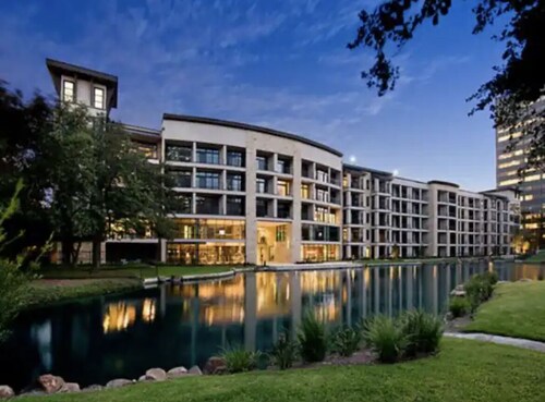 Well-Appointed Apartment w/Balcony & Modern Amenities