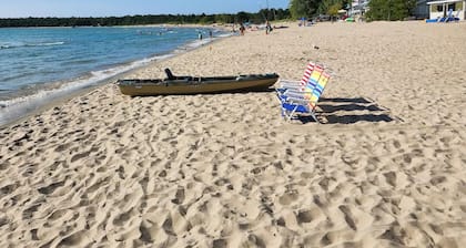 Newly Built 3 Bedroom Cottage, Steps to the Beach