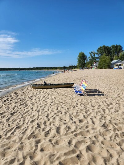 Newly Built 3 Bedroom Cottage, Steps to the Beach