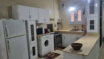 Economy Apartment | Private kitchen | Full-size fridge, microwave, oven, dishwasher