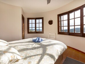 4 chambres, fer et planche à repasser, lit parapluie, Wi-Fi gratuit