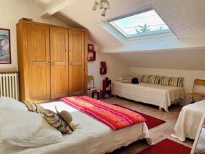 4 bedrooms, iron/ironing board, free WiFi