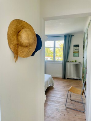 4 slaapkamers, een strijkplank/strijkijzer, gratis wifi