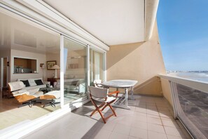 Outdoor dining - Face sea Les Vagues Bauloises (La Baule-Escoublac)