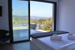 5 slaapkamers, een strijkplank/strijkijzer, reisbedje, wifi