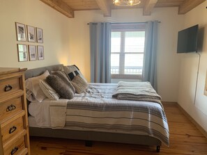 4 Schlafzimmer, Schreibtisch, Bügeleisen/Bügelbrett, Reisekinderbett
