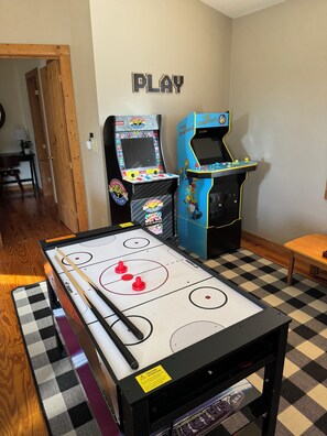 Game room -  Spacious mountain home in Helen Georgia! Innsbruck community HOT TUB! FIRE PIT! (Helen)