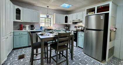 Large White House, Sleep 14+, Beach, Game Rooms