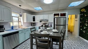 Private kitchen - Large White House, Sleep 14+, Beach, Game Rooms (Gulfport)