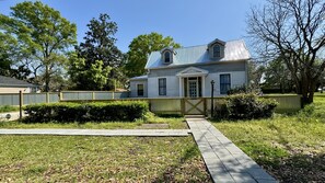 Exterior - Large White House, Sleep 14+, Beach, Game Rooms (Gulfport)