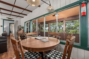 Dining - Red Oak Cabin | Newly Renovated | Great Views (Fredericksburg)