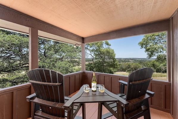 Property grounds - Red Oak Cabin | Newly Renovated | Great Views (Fredericksburg)