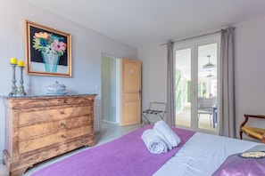 3 bedrooms, iron/ironing board, free WiFi, bed sheets