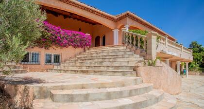 Villa "Lucio" with Sea View, Wi-Fi and Air Conditioning