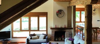 Casa de vacaciones 'Canteo' con vistas a la montaña, piscina privada y Wi-Fi