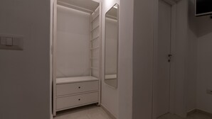 A closet with shelves and a mirror, a door, and a light switch. - Villa "The Beach" with Sea View, Shared Terrace & Wi-Fi (Pittulongu)