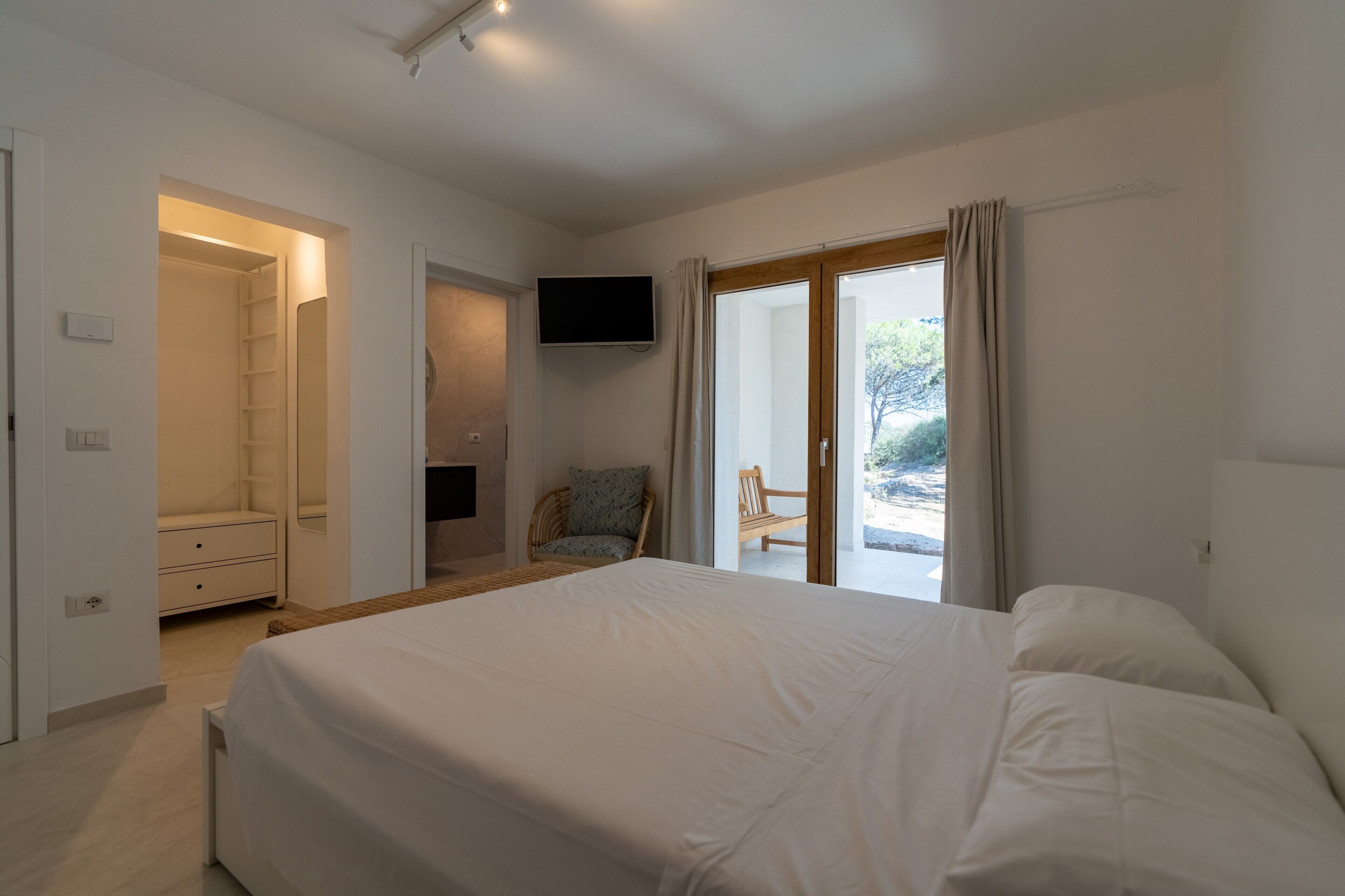 4 habitaciones, tabla de planchar con plancha y wifi gratis 