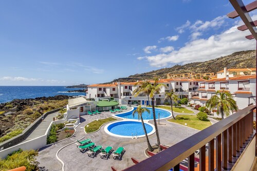 VV Isla Bonita- C - 84' with Sea View, Shared Pool and Wi-Fi