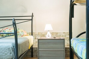 2 bedrooms, iron/ironing board, free WiFi, bed sheets - Holiday Home 'Olmi' with Private Terrace, Wi-Fi and Air Conditioning (Quartu Sant'Elena)