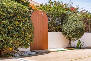 Property grounds - Holiday Home 'Olmi' with Private Terrace, Wi-Fi and Air Conditioning (Quartu Sant'Elena)