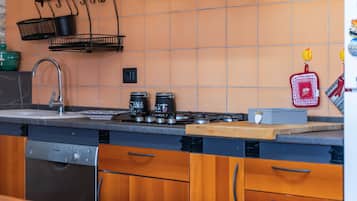 Refrigerador, microondas, parrilla de estufa y lavavajillas