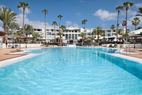 Vacation Apartment 'Bungalow La Roca' with Shared Pool, Wi-Fi and Air Conditioning