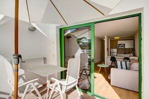 Outdoor dining - Holiday Apartment 'Sally’s Nest' (Puerto Rico)