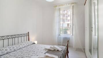 2 slaapkamers, een strijkplank/strijkijzer, gratis wifi, beddengoed