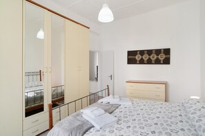 2 camere, ferro/asse da stiro, Wi-Fi gratuito, lenzuola