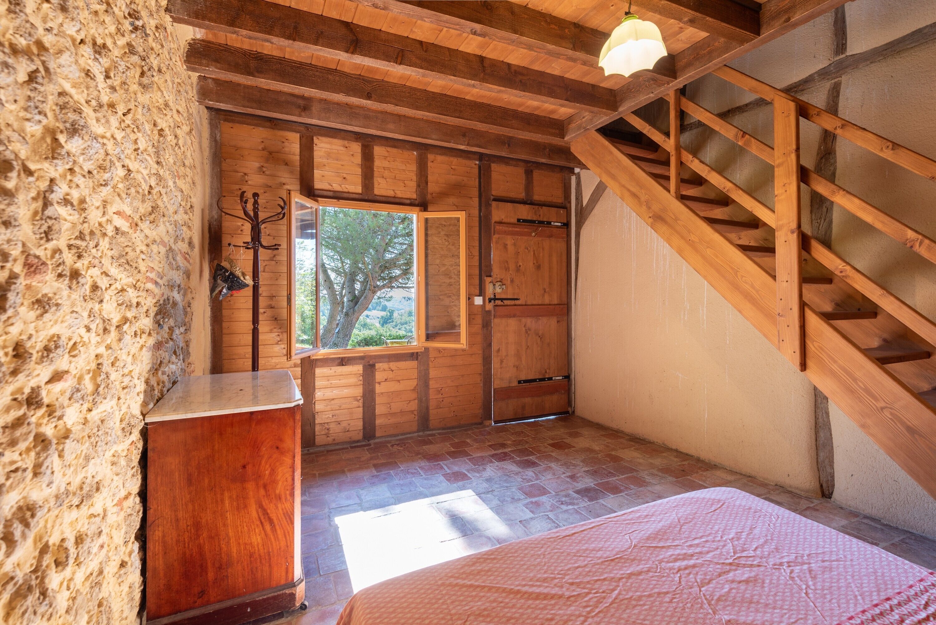 6 bedrooms, iron/ironing board, free WiFi, bed sheets