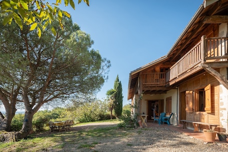 Exterior. La Toumet – Family Home with Pool and Pyrenees View