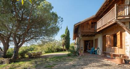 La Toumet – Family House with Pool and Pyrenees View