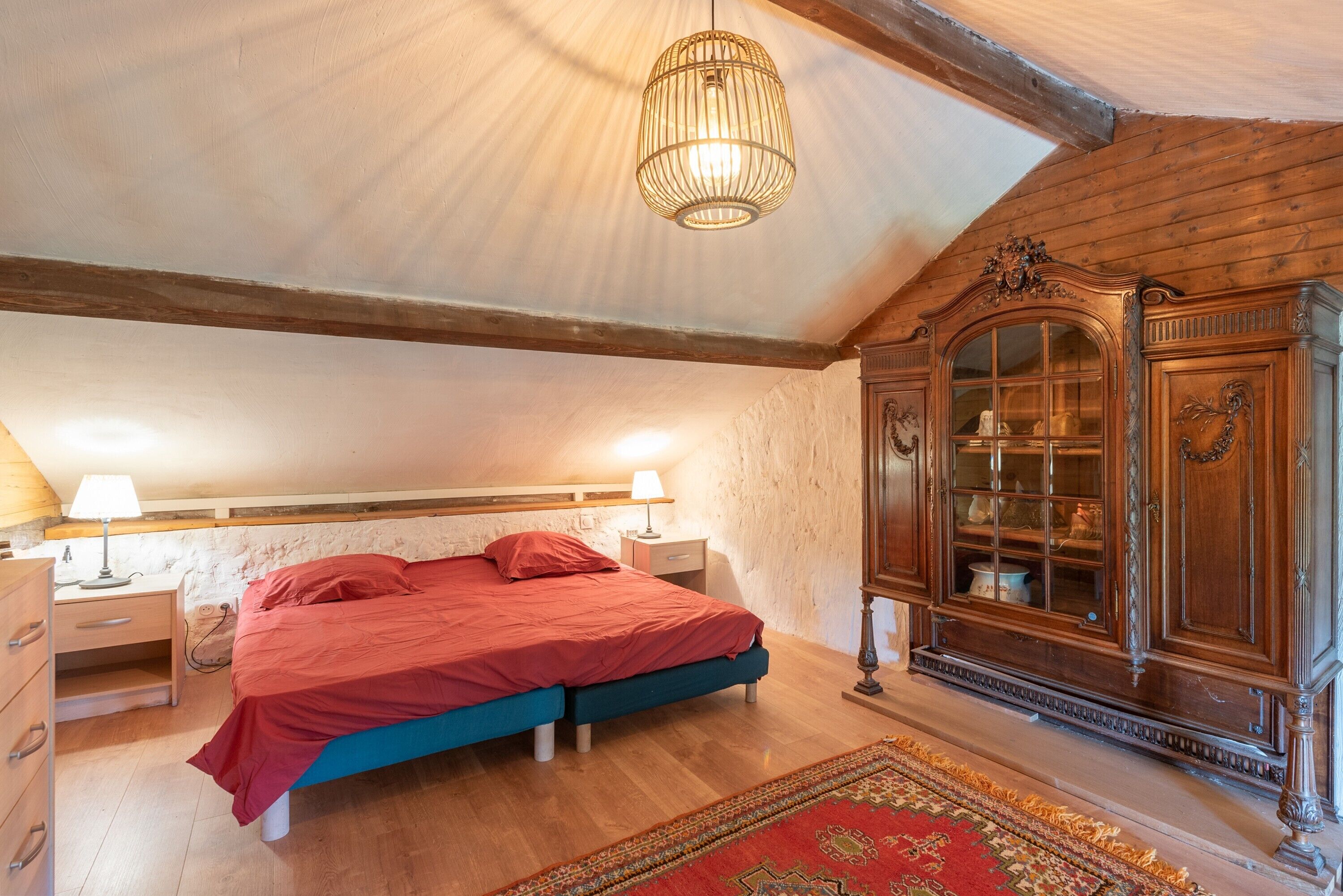 6 slaapkamers, een strijkplank/strijkijzer, gratis wifi, beddengoed