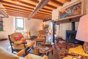 Fireplace - La Toumet – Family House with Pool and Pyrenees View (MALABAT)