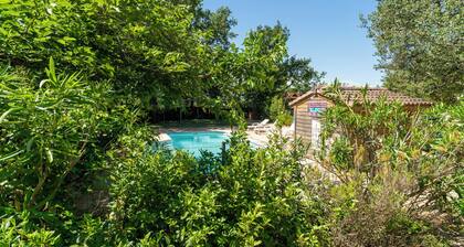 Chalet 'Gite Thym' con piscina compartida, terraza privada y Wi-Fi
