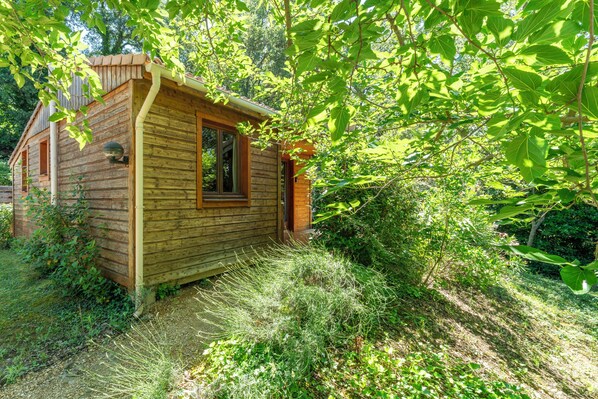 Exterior - Chalet 'Gite Lavande' with Shared Pool, Private Terrace and Wi-Fi (Mirabel-aux-Baronnies)