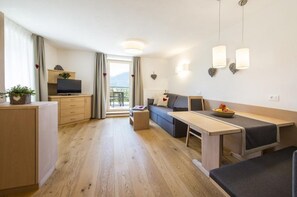 Télévision, table de tennis de table